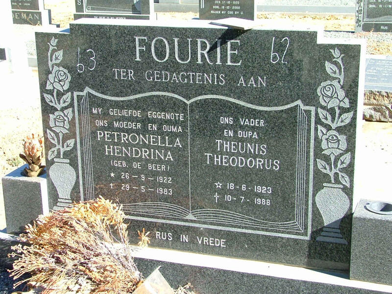 FOURIE Theunis Theodorus 1923-1988 & Petronella Hendrina DE BEER 1922-1983