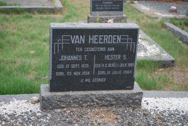 HEERDEN Johannes T., van 1875-1954 & Hester S. v.d. BERG 1880-1964