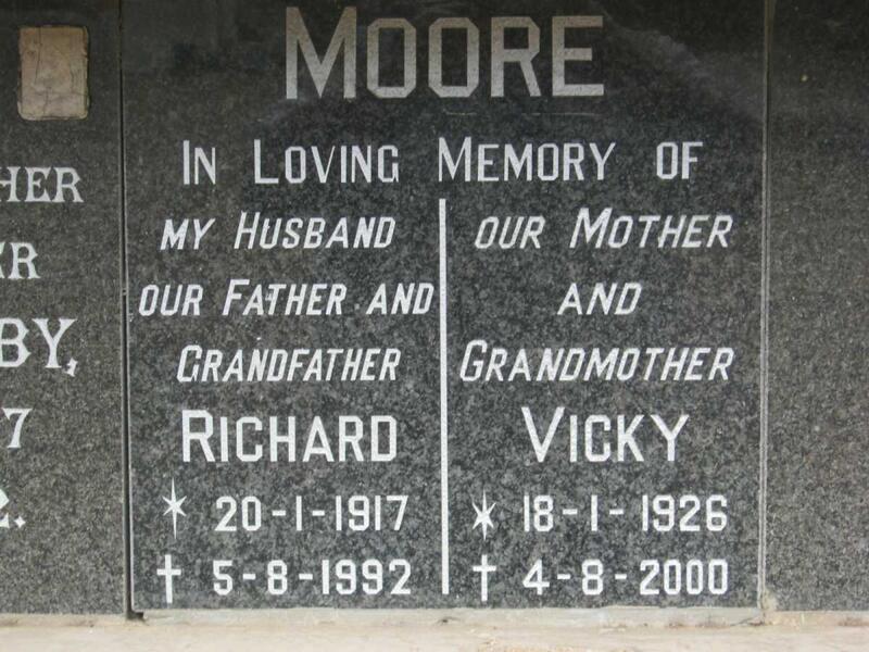 MOORE Richard 1917-1992 & Vicky 1926-2000