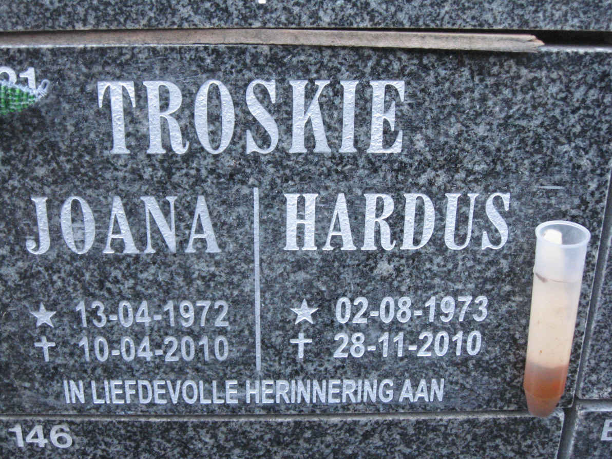 TROSKIE Hardus 1973-2010 & Joana 1972-2010