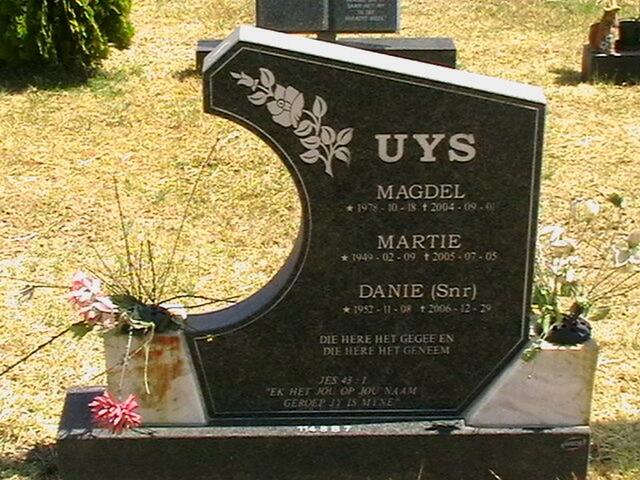 UYS Danie 1952-2006 & Martie 1949-2005 :: UYS Magdel 1978-2004