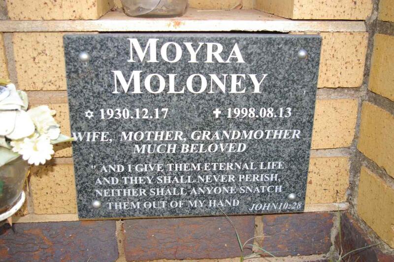 MOLONEY Moyra 1930-1998