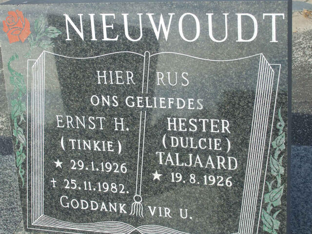 NIEUWOUDT Ernst H. 1926-1982 & Hester 1926-