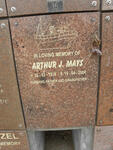 MAYS Arthur J. 1938-2004