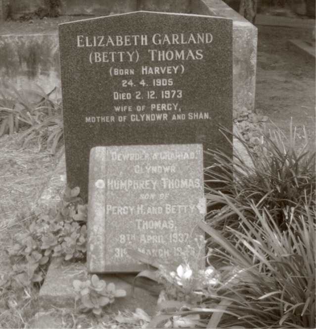 THOMAS Elizabeth Garland nee HARVEY 1905-1973 :: THOMAS Glyndwr Humphrey 1937-19??