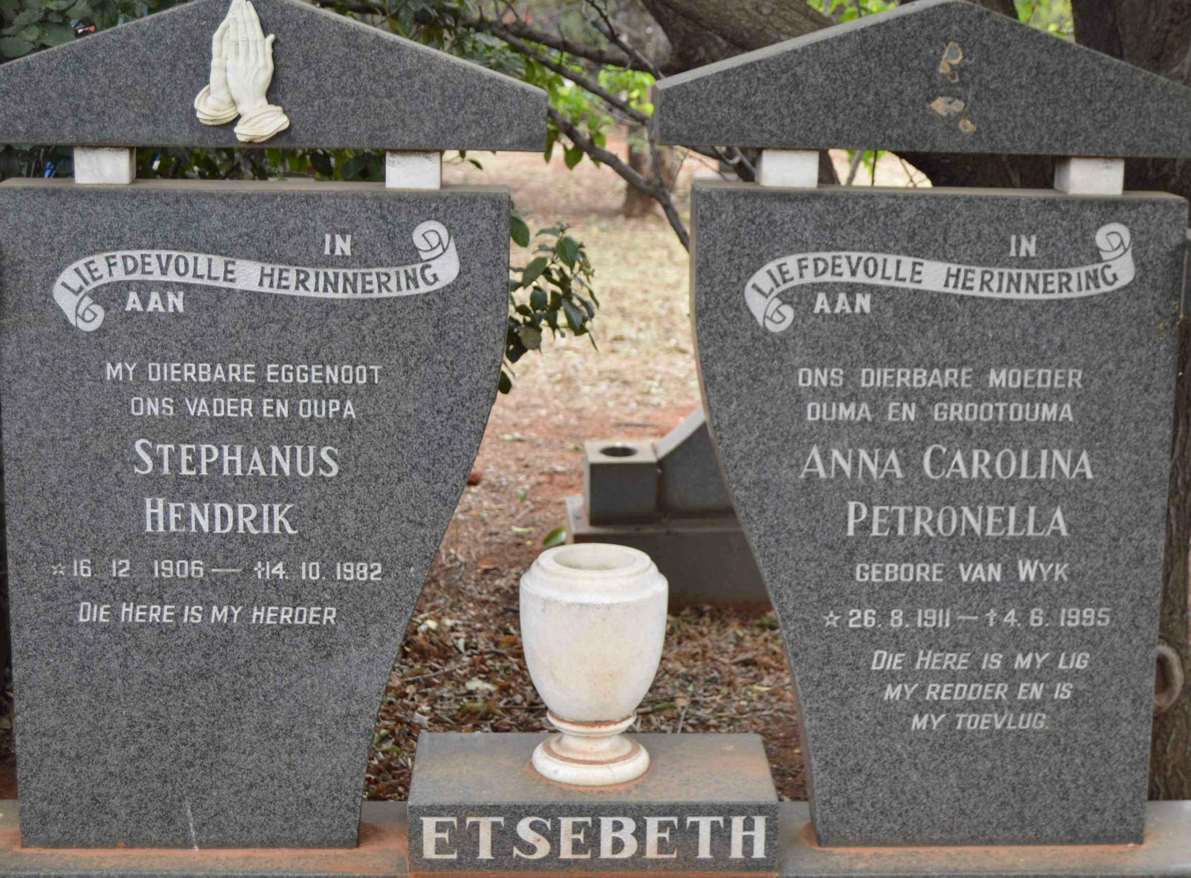 ETSEBETH Stephanus Hendrik 1906-1982 & Anna Carolina Petronella VAN WYK 1911-1995
