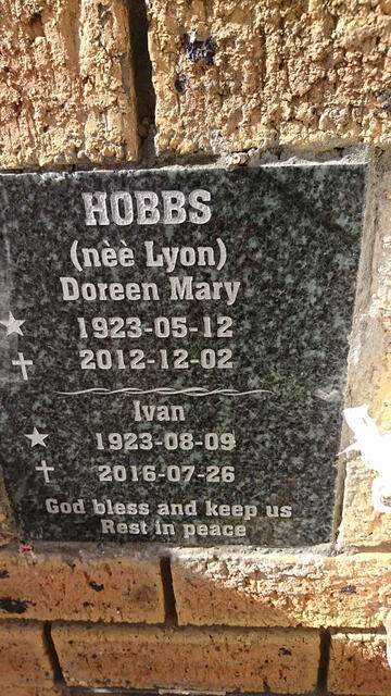 HOBBS Ivan 1923-2016 & Doreen Mary LYON 1923-2012