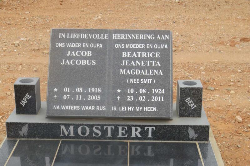MOSTERT Jacob Jacobus 1918-2005 & Beatrice Jeanetta Magdalena SMIT 1924-2011