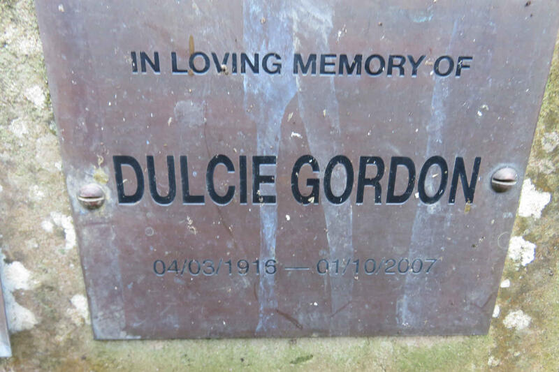 GORDON Dulcie 1915-2007