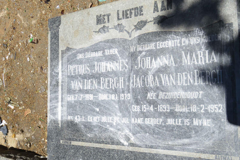 BERGH Petrus Johannes, van den 1891-1973 & Johanna Maria Jacoba BEZUIDENHOUDT 1893-1952