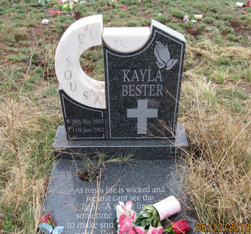 SOUSA Kayla Bester, de 2002-2002