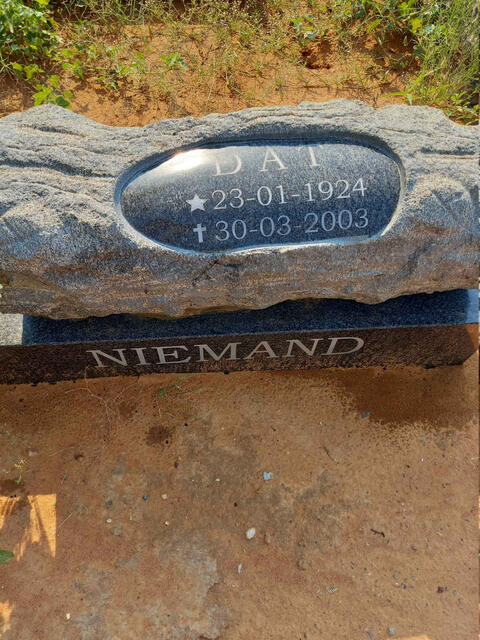 NIEMAND D.A.T. 1924-2003