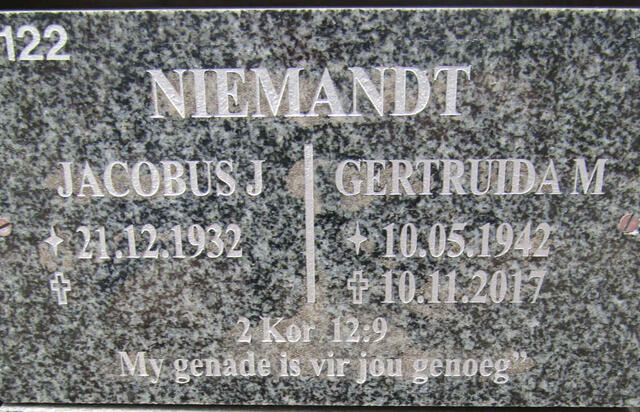 NIEMANDT Jacobus J. 1932- & Gertruida M. 1942-2017