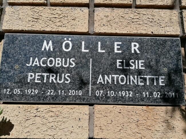 MOLLER Jacobus Petrus 1929-2010 & Elsie Antoinette 1932-2011