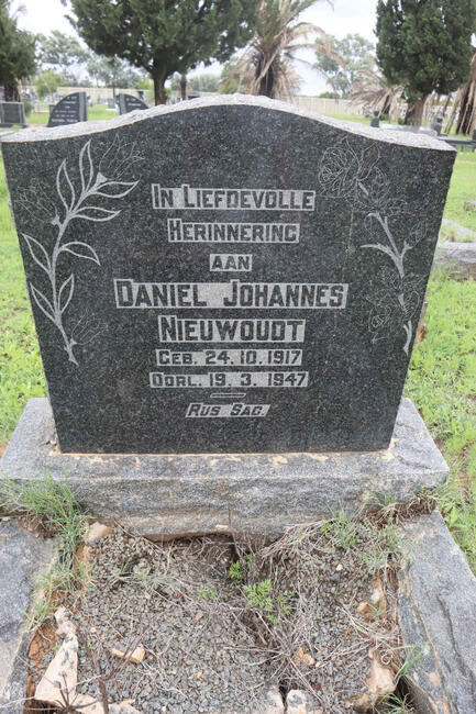 NIEUWOUDT Daniel Johannes 1917-1947