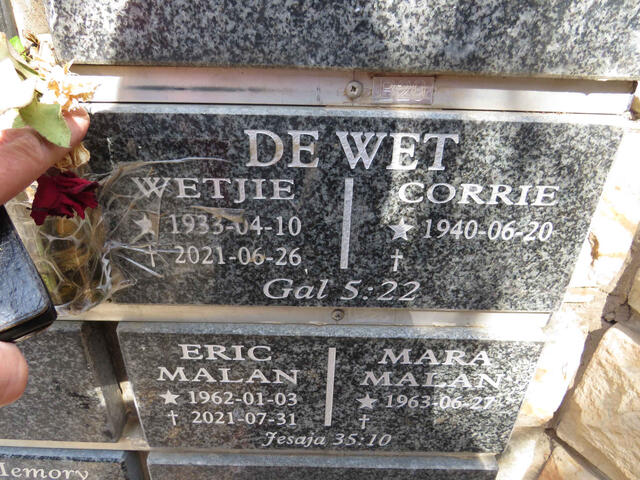 WET Wetjie, de 1933-2021 & Corrie 1940-