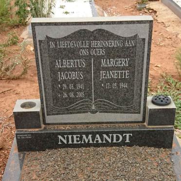 NIEMANDT Albertus Jacobus 1941-2005 &amp; Margery Jeanette 1944-