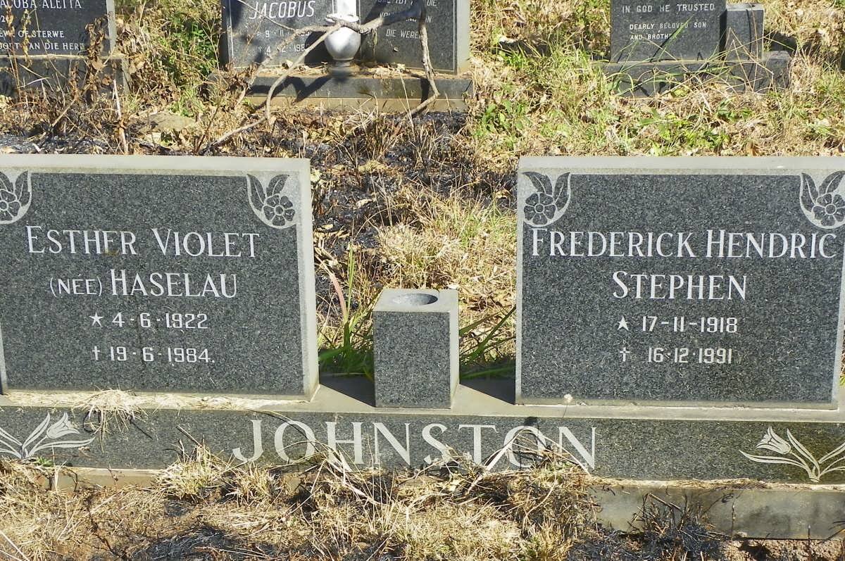 JOHNSTON Frederick Hendric Stephen 1918-1991 &amp; Esther Violet HASELAU 1922-1984