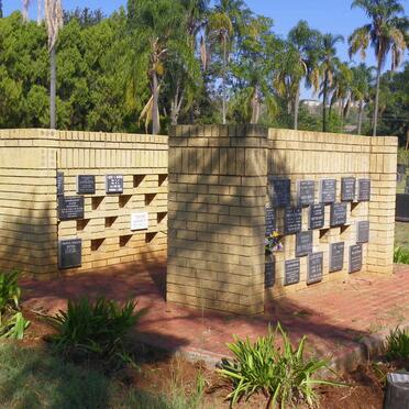 3. Memorial wall / Gedenkmuur