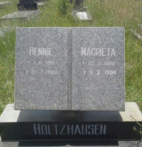 HOLTZHAUSEN Hennie 1915-1988 &amp; Magrieta 1922-1994
