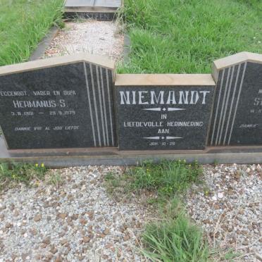 NIEMANDT Hermanus S. 1901-1979 &amp; Stoffelina J. 1904-1984