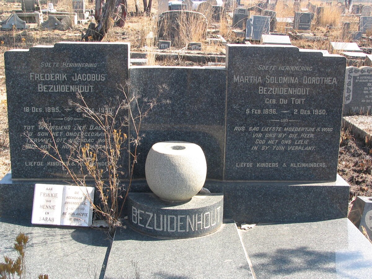 BEZUIDENHOUT Frederik Jacobus 1895-1950 &amp; Martha Solomina Dorethea DU TOIT 1896-1950