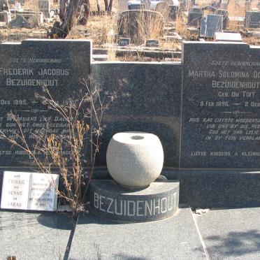 BEZUIDENHOUT Frederik Jacobus 1895-1950 &amp; Martha Solomina Dorethea DU TOIT 1896-1950