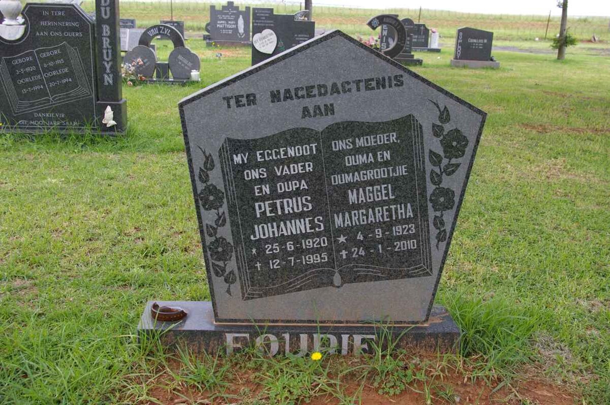 FOURIE Petrus Johannes 1920-1995 &amp; Maggel Margaretha 1923-2010