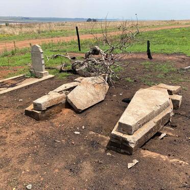 Mpumalanga, MIDDELBURG district, Pan-stasie, Hartogs Hof 413, farm cemetery