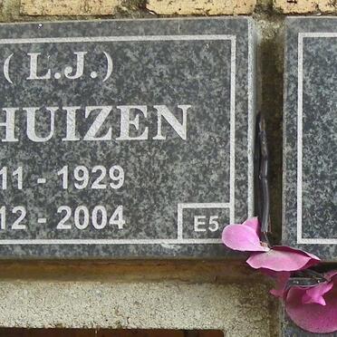 VELTHUIZEN L.J. 1929-2004 &amp; C.P. 1930-