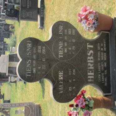 HERBST Tiens 1938-2004 &amp; Valerie 1937-2015 :: HERBST Tienie 1963-1998