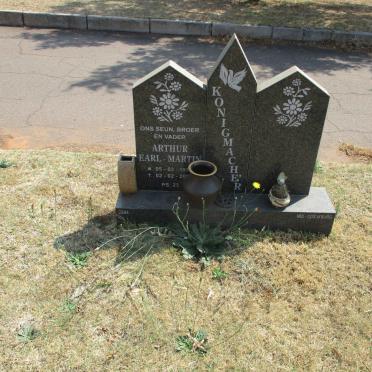 KONIGMACHER Arthur Earl-Martin 197?-20??