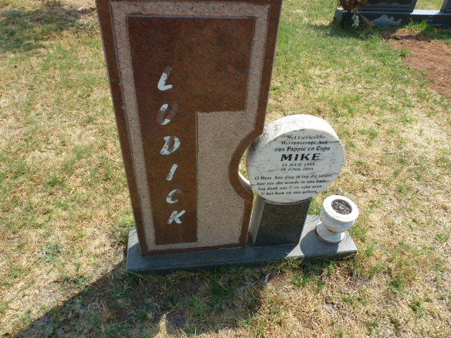LUDICK Mike 1949-2003