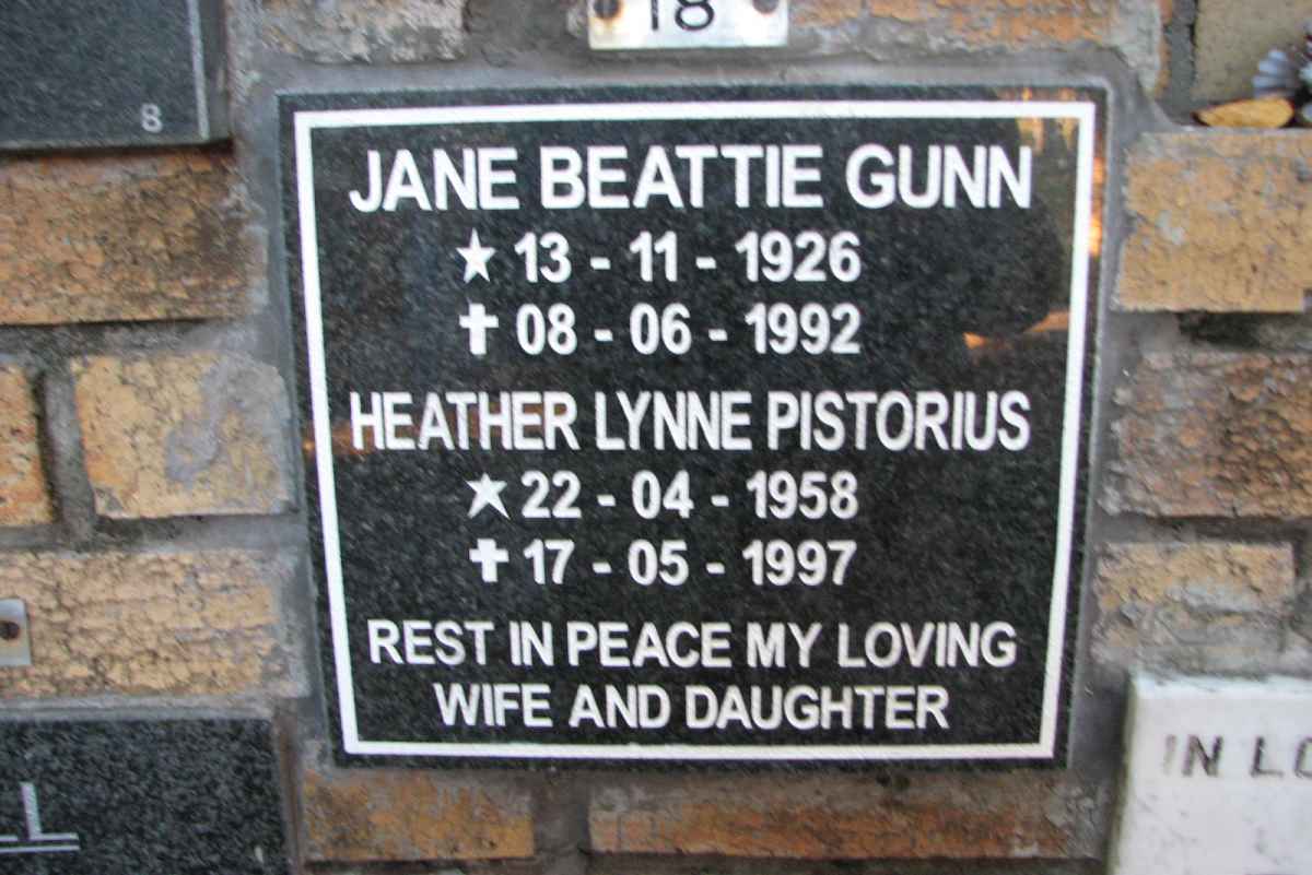 GUNN Jane Beattie 1926-1992 :: PISTORIUS Heather Lynne 1958-1997