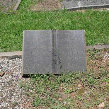 LUNDIE Robert 1898- &amp; Hester C.H.L. 1908-1978