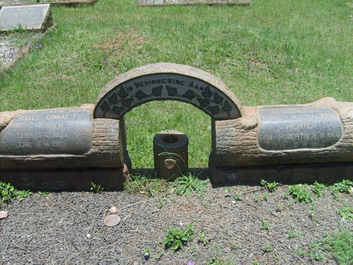 RICHTER Rudolf Conrad F. 1904-1993 &amp; Maria Magdalena ROBERTS 190?-1964