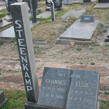 STEENKAMP Johannes 1925-1989 &amp; Elsie 1934-1989