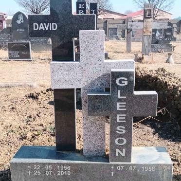 GLEESON David 1956-2010 & Jackie 1958-