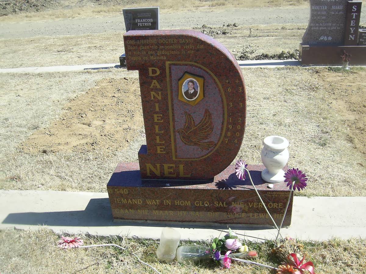 NEL Danielle 1987-2004