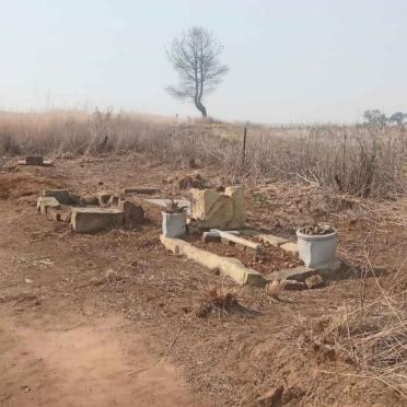 Mpumalanga, STANDERTON district, Morgenzon, Protest 485, farm cemetery_03