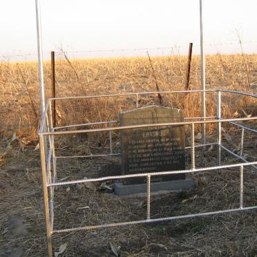 Mpumalanga, STANDERTON district, Uitkyk 377, farm cemetery_1