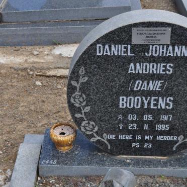 BOOYENS Daniel Johannes Andries 1917-1995 &amp; Petronella Marthina 1920-2017