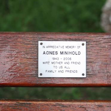 MINIHOLD Agnes 1943-2006
