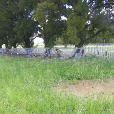 2. Eenzaamheid plaasbegraafplaas langs konsentrasiekampgrafte