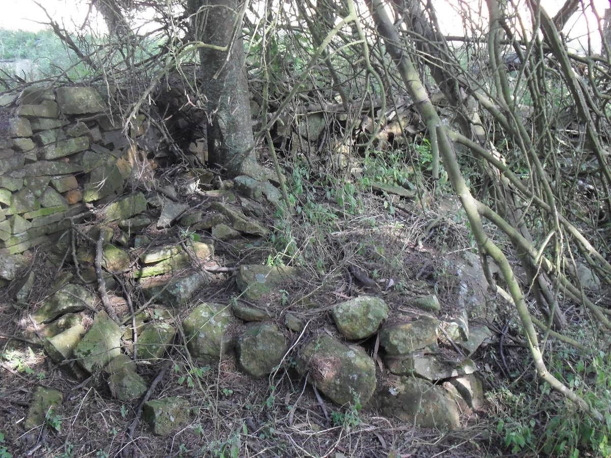 4. Klipstapel waar gedenknaald gestaan het