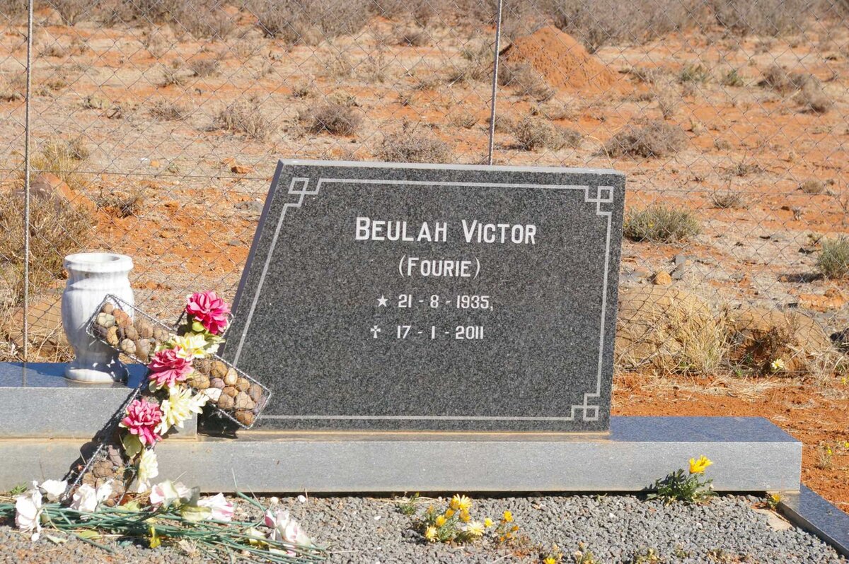 VICTOR Johnnie 1929-2005 &amp; Beulah FOURIE 1935-2011