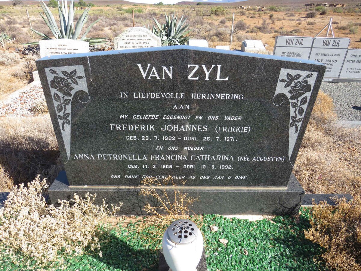 Zyl Frederik Johannes, van 1902-1971 & Anna Petronella Francina Catharina AUGUSTYN 1905-1992