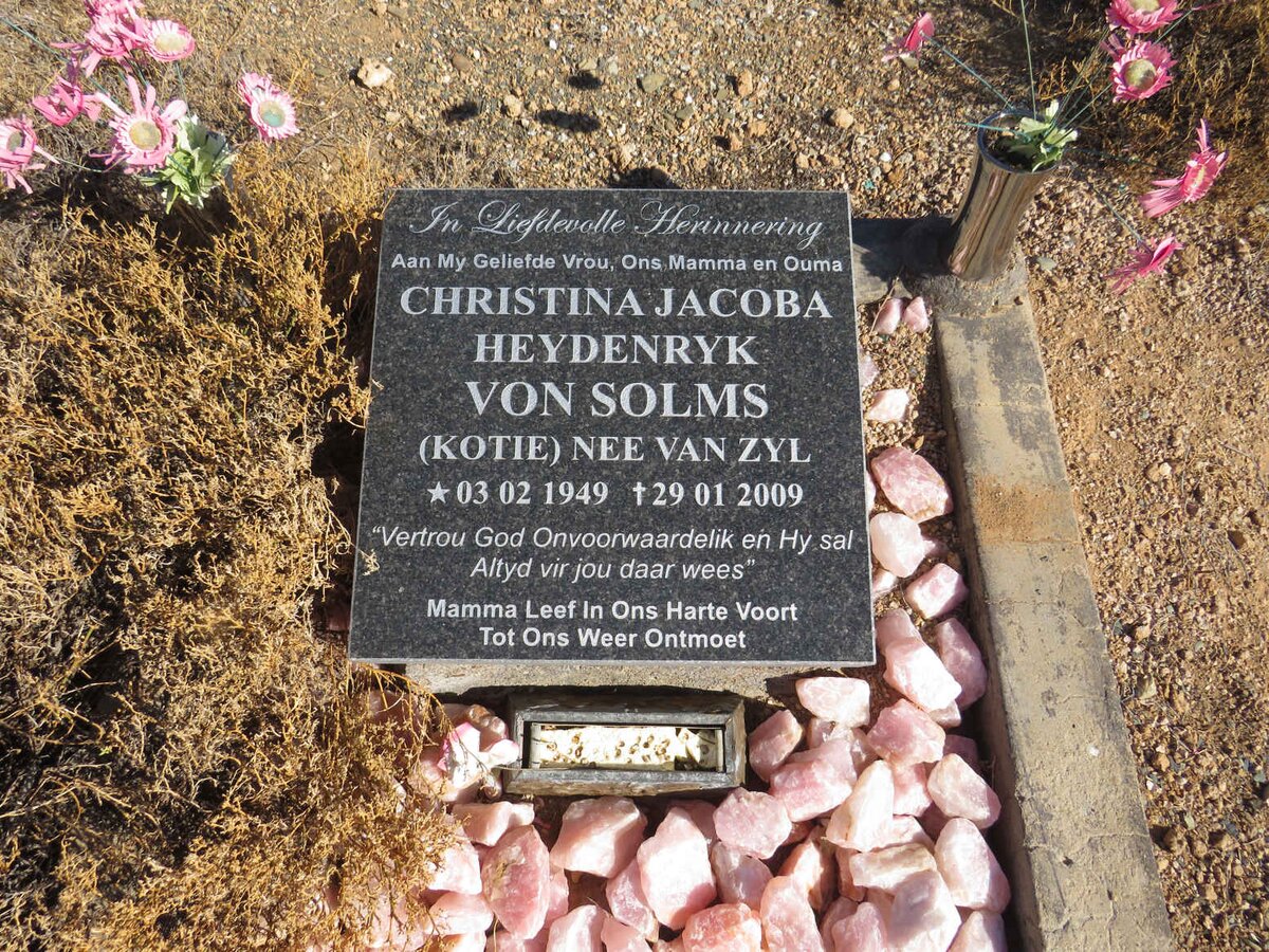 SOLMS Christina Jacoba Heydenryk, von nee VAN ZYL 1949-2009