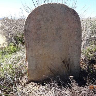 3. Een van vele verweerde grafte