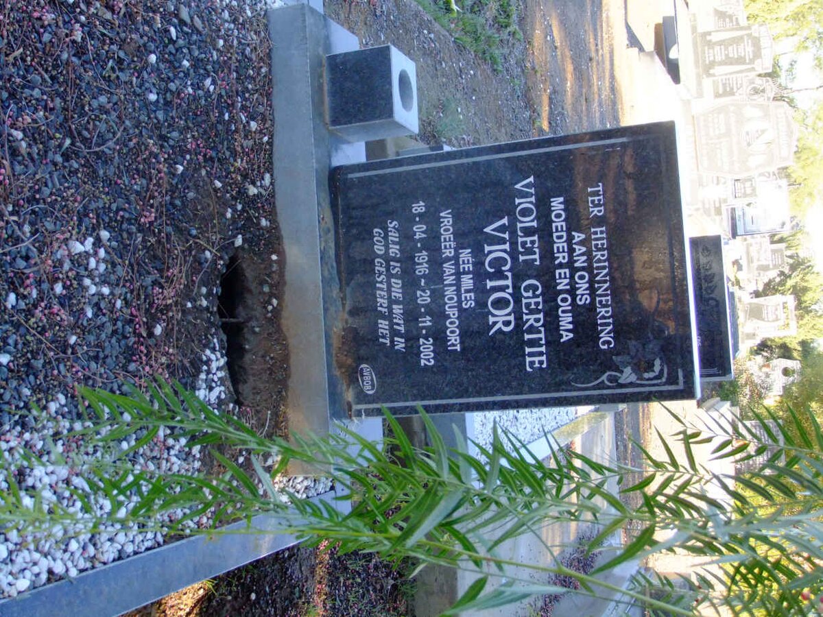 VICTOR Violet Gertie nee MILES 1916-2002